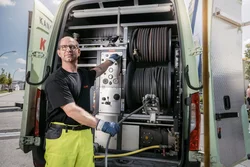 Saugbaggerarbeiten in Raunheim beim Saugen von Material